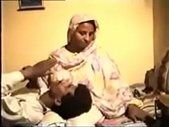 shy reluctant desi aunty gets fucked on video for money